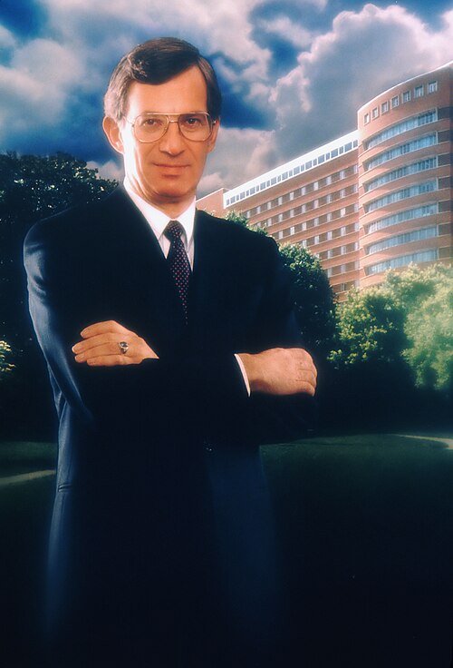 Portrait of oncologist Vincent T. DeVita, who developed MOPP combination chemotherapy